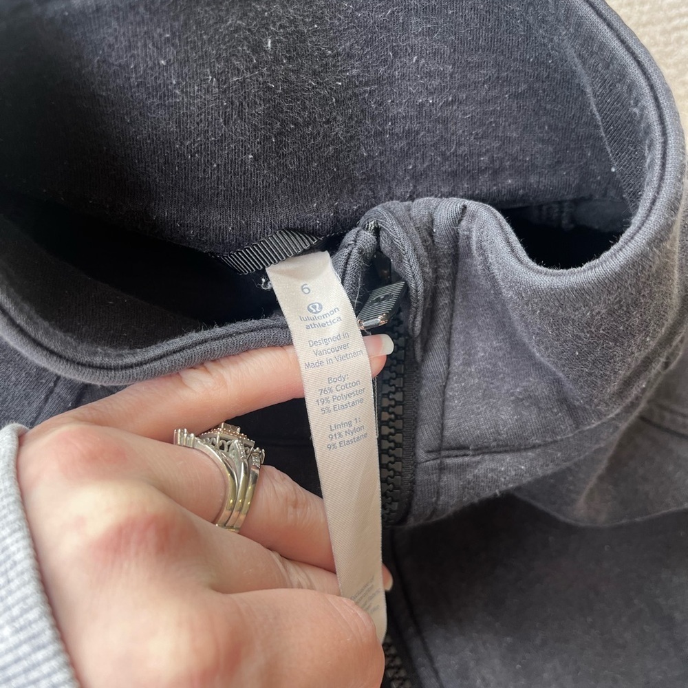 Lululemon NTS Jacket Black Release Date: 2/2017Style Number: W4AG6SOriginal Pric - Picture 3 of 6